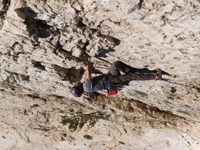 climbing image